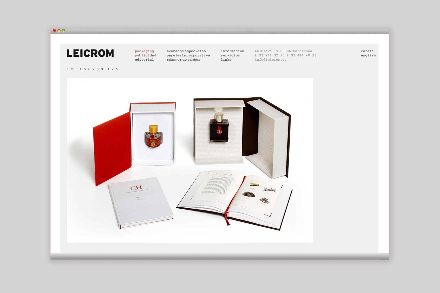 P&aacute;gina de dise&ntilde;o de packaging de la web de LEICROM. Incluye cajas de perfumes rojas y negras colocadas junto a peque&ntilde;os cat&aacute;logos. Web dise&ntilde;ada por el estudio de branding y comunicaci&oacute;n esiete, y programada por sevenap.