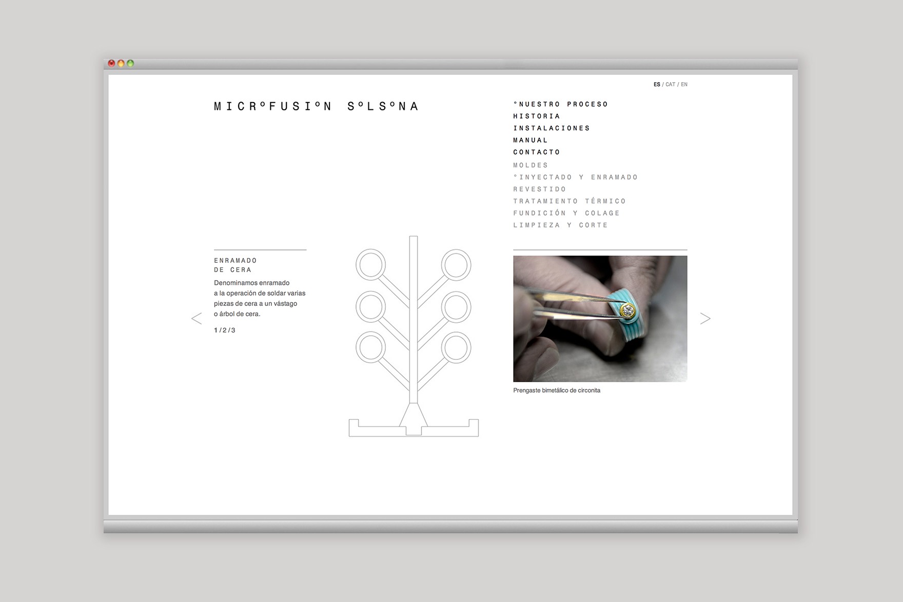 Dise&ntilde;o de la p&aacute;gina &ldquo;NUESTRO PROCESO&rdquo; de la web de MICROFUSI&Oacute;N SOLSONA. Incluye una ilustraci&oacute;n lineal de un dispositivo de laboratorio y una imagen de una mano que sostiene un microrecolector. Dise&ntilde;ado por el estudio de branding y comunicaci&oacute;n esiete y programado por sevenap.