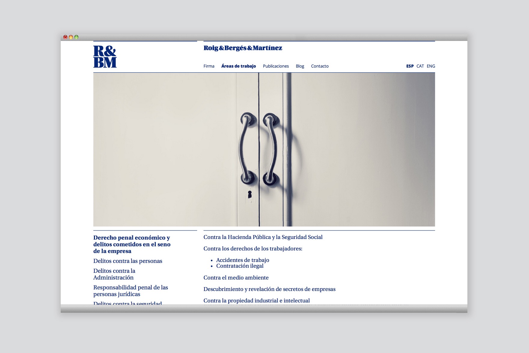 Dise&ntilde;o de la p&aacute;gina &Aacute;REAS DE TRABAJO del sitio web de RBM PENSALISTAS. Incluye manijas de puerta con dise&ntilde;o tipogr&aacute;fico. Dise&ntilde;ado por el estudio de branding y comunicaci&oacute;n esiete y programado por sevenap.