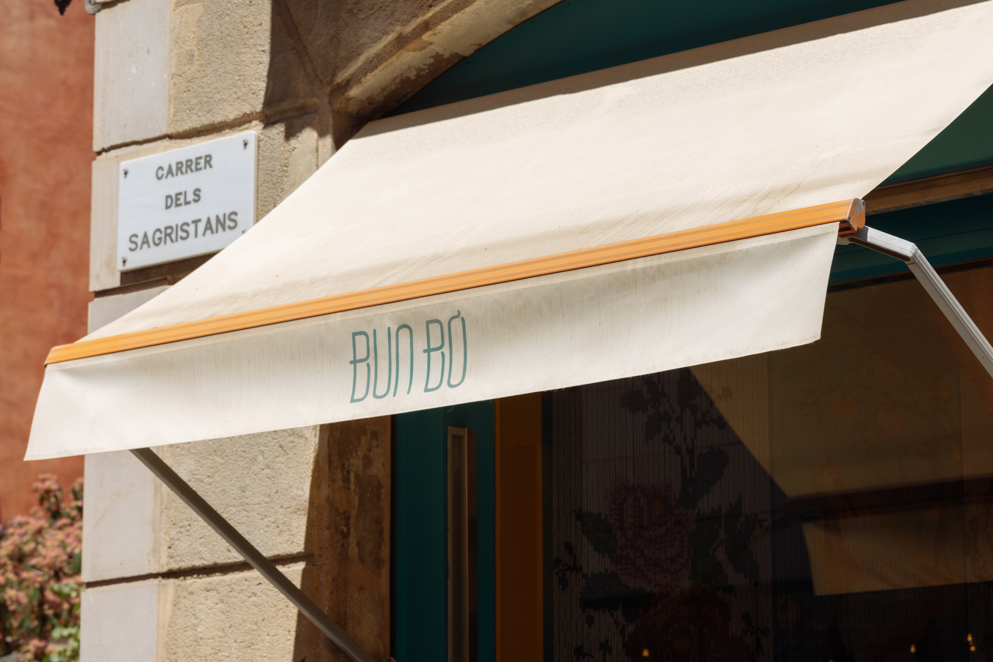 BUN BÒ / IDENTITAT CORPORATIVA / BRANDING