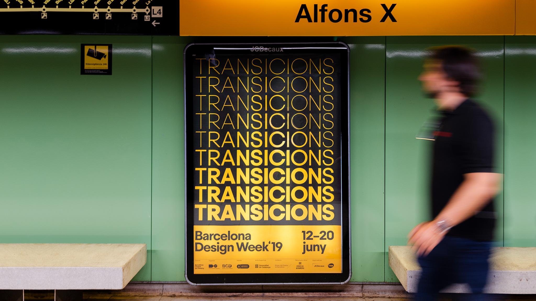 <span><span>Mockup al metro de Barcelona, &#8203;&#8203;on podeu veure el cartell de l'esdeveniment DESIGN WEEK 2019. Dissenyat per l'estudi ESIETE de branding i comunicaci&oacute;.</span></span>