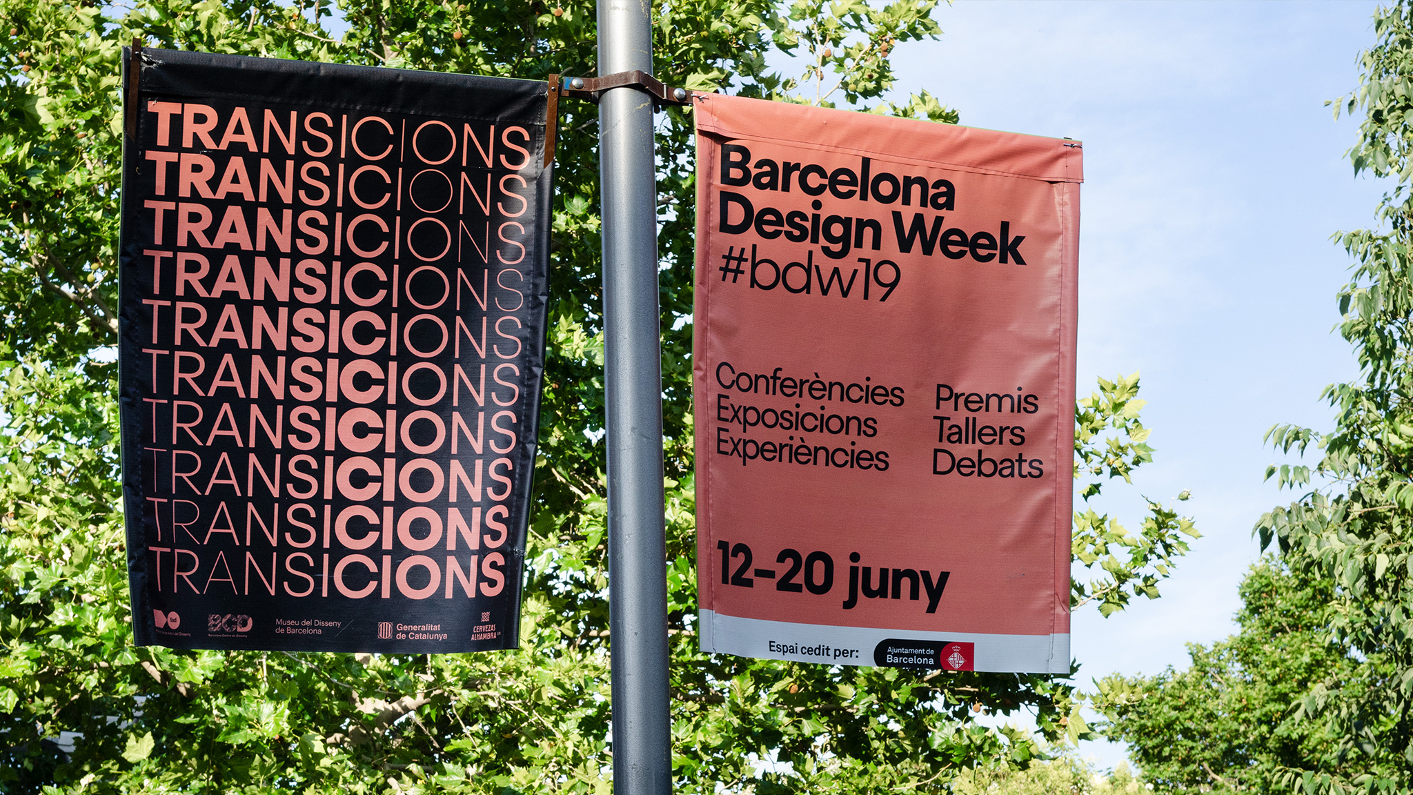 <span><span>Cartells de l'esdeveniment BARCELONA DESIGN WEEK 2019 penjats a un fanal de la ciutat de Barcelona. Dissenyat per l'estudi </span><span>esiete</span><span> de branding i comunicaci&oacute;.</span></span>