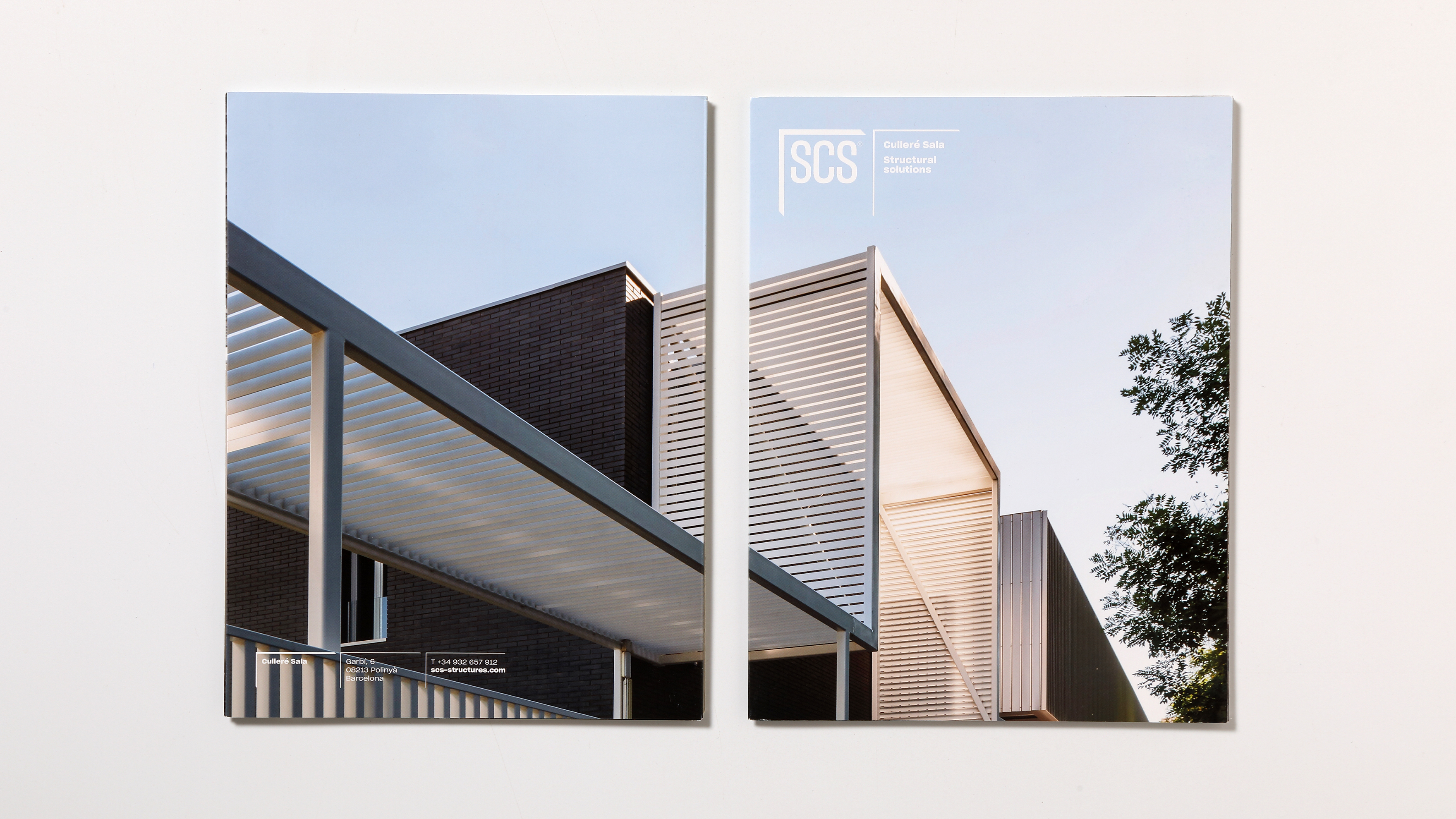 <span><span>Dise&ntilde;o de identidad visual del proyecto SCS CULLER&Eacute; SALA aplicado a im&aacute;genes de un edificio futurista como portada y contraportada de una revista. Dise&ntilde;ado por el estudio de branding y comunicaci&oacute;n esiete.</span></span>