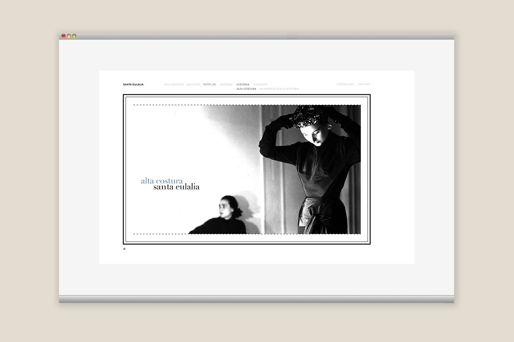 P&agrave;gina web d'hist&ograve;ria de la web de SANTA EULALIA 2005. Inclou fotografia de moda en blanc i negre amb una vora puntejada. Web dissenyada per l'estudi de branding i comunicaci&oacute; esiete i programada per sevenap.
