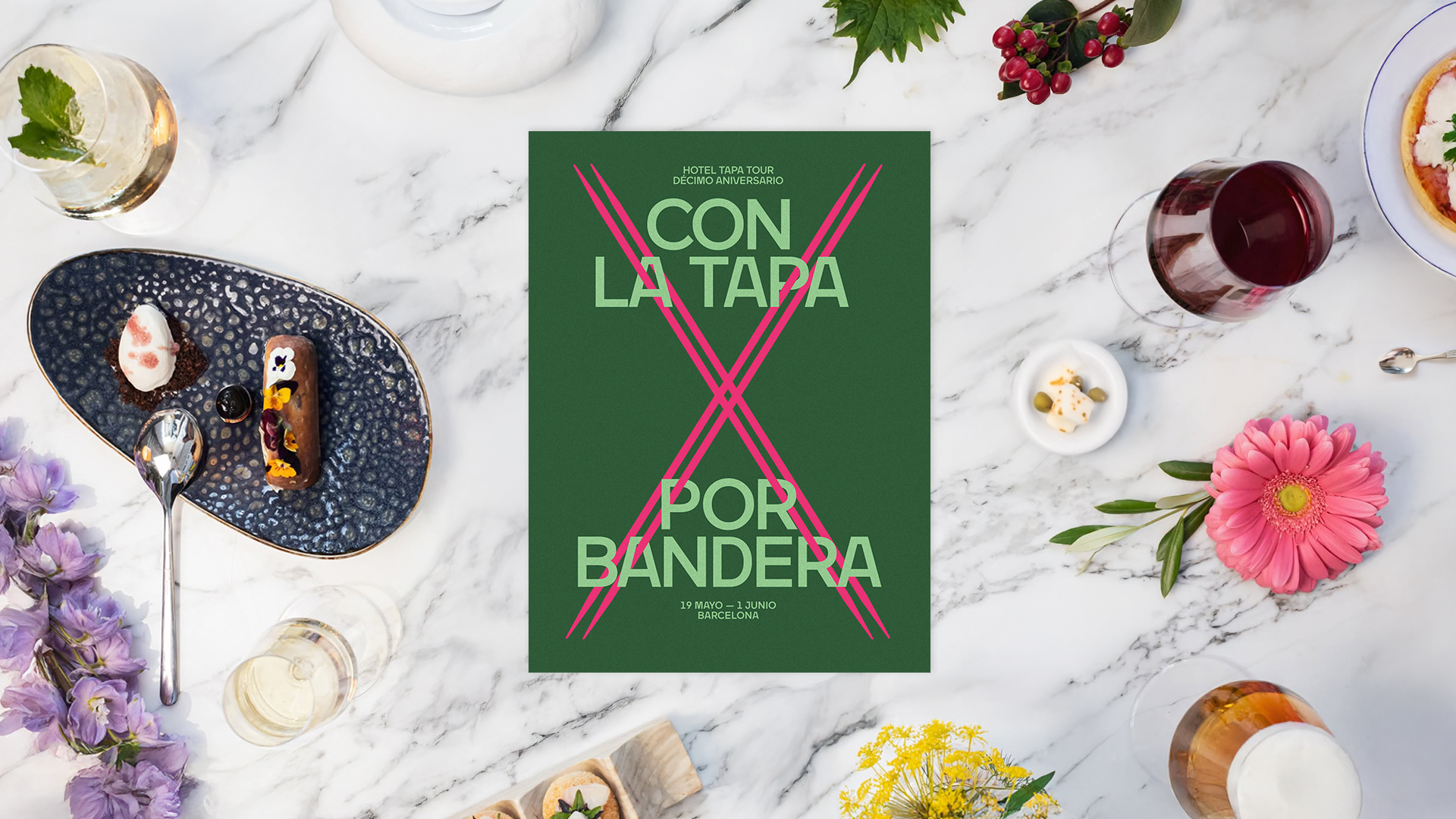 P&oacute;ster de fondo verde con una X roja y el eslogan de la campa&ntilde;a HTT. P&oacute;ster colocado sobre una superficie de m&aacute;rmol entre tapas, vino, flores, etc.