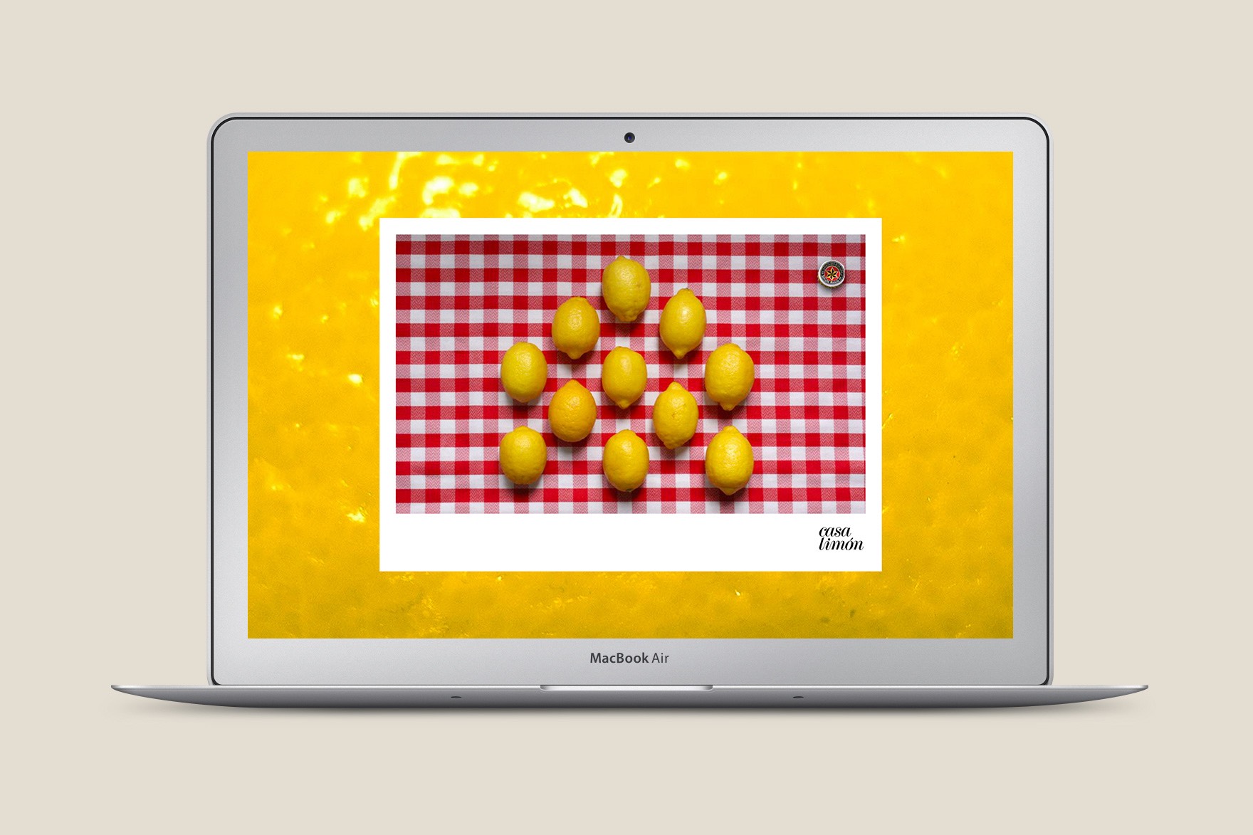 Dise&ntilde;o de la p&aacute;gina de inicio de la web de CASA LIM&Oacute;N. Dise&ntilde;ado por el estudio de branding y comunicaci&oacute;n Esiete y programado por sevenap.