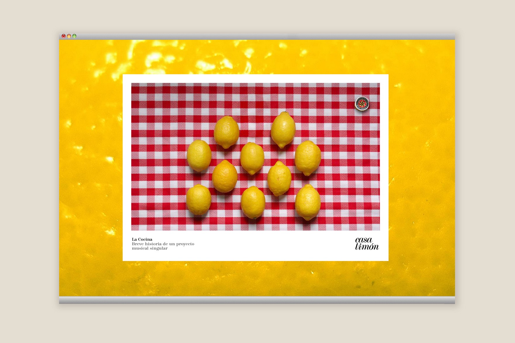 Dise&ntilde;o de la p&aacute;gina web Incluye LA COCINA BREVE HISTORIA DE UN PROYECTO MUSICAL SINGULAR con la fotograf&iacute;a de una mesa llena de limones de la web de CASA LIM&Oacute;N. Dise&ntilde;ado por el estudio de branding y comunicaci&oacute;n Esiete y programado por sevenap.