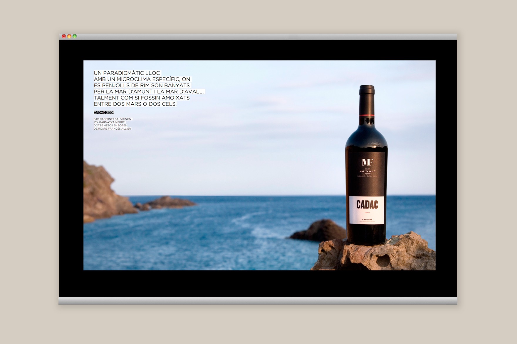 Secci&oacute; que parla d'un lloc PARADICN&Agrave;MIC a la web del CELLER MART&Iacute;N FAIX&Oacute;. Inclou una ampolla de vi CADAC en una roca davant del mar blau. Dissenyat per l'estudi de marca i comunicaci&oacute; esiete i programat per sevenap.