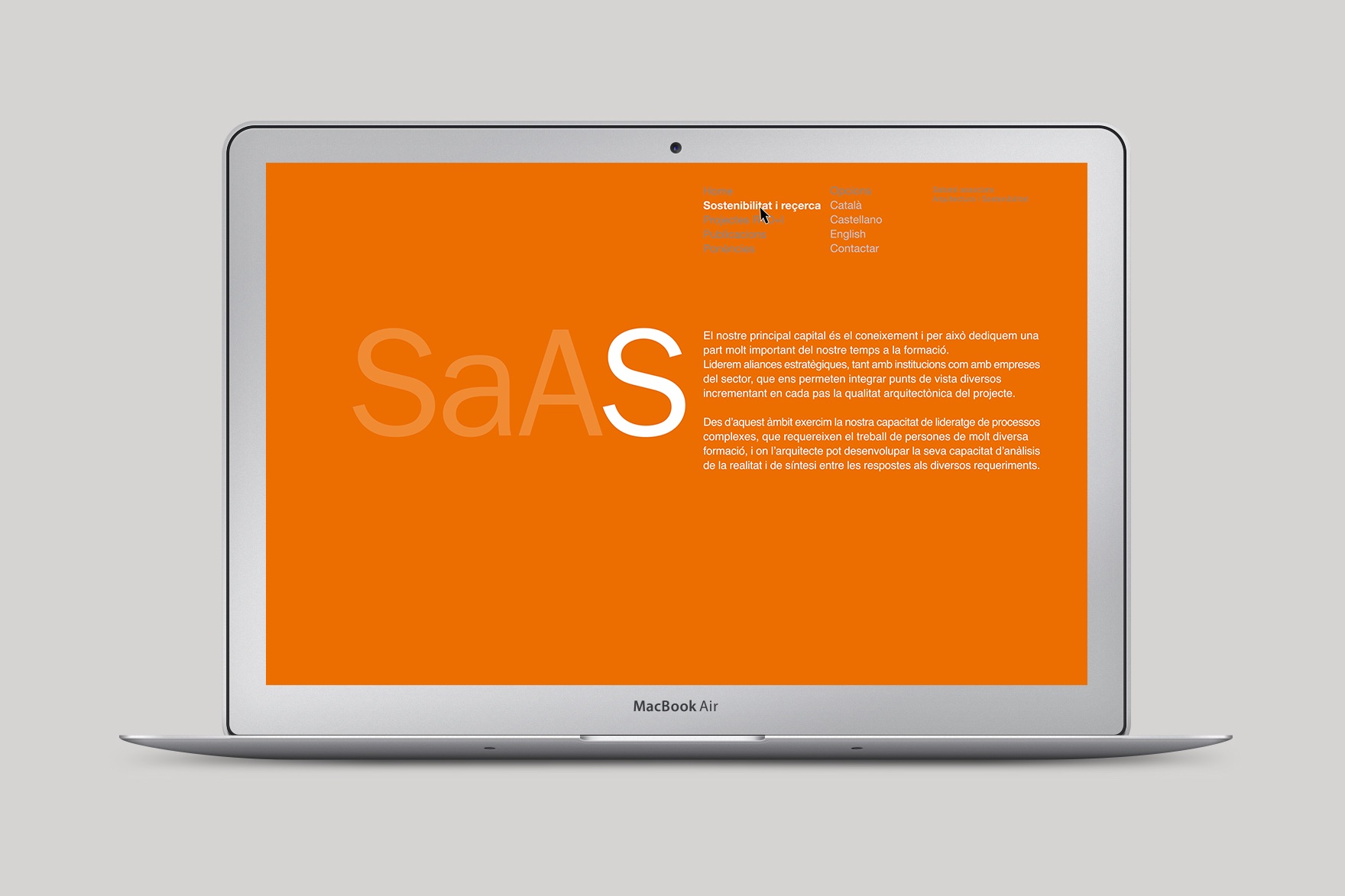 Dise&ntilde;o de la p&aacute;gina de inicio de la web de SAAS, apartado SOSTENIBILIDAD I RE&Ccedil;ERCA. Versi&oacute;n naranja. Dise&ntilde;ado por el estudio de branding y comunicaci&oacute;n Esiete y programado por sevenap.