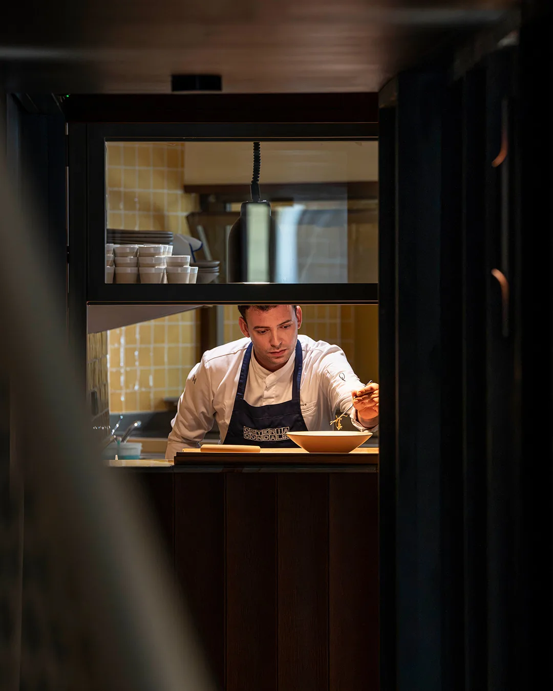 Andrea Fiori en la cocina de Osteria Condal en Barcelona