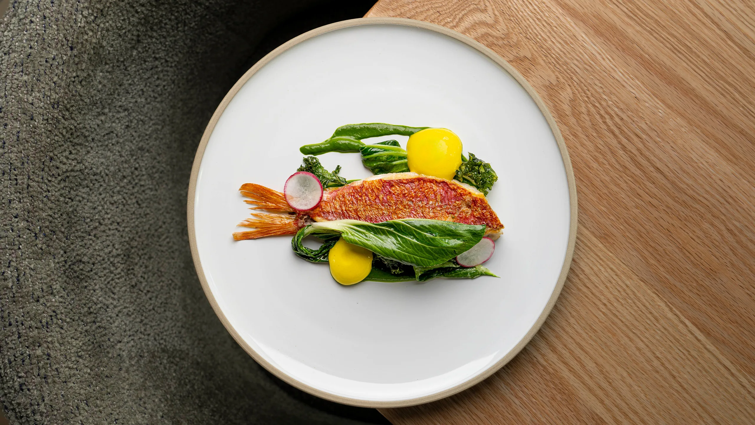 Propuesta gastronómica de Osteria Condal, restaurante de Paolo Casagrande: plato de salmonete